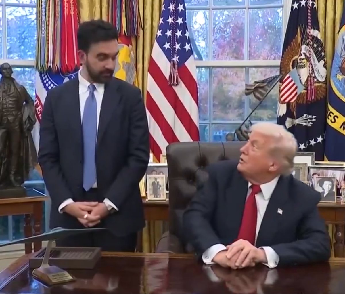 OccupyDemocrats's tweet image. BREAKING: Zohran Mamdani calls Trump a "fascist" to his face in a stunning Oval Office moment — while Trump praises him for "working hard" and even admits that he'd be "very, very comfortable" living in New York City with him as mayor.

Faced with a real political star, Trump…