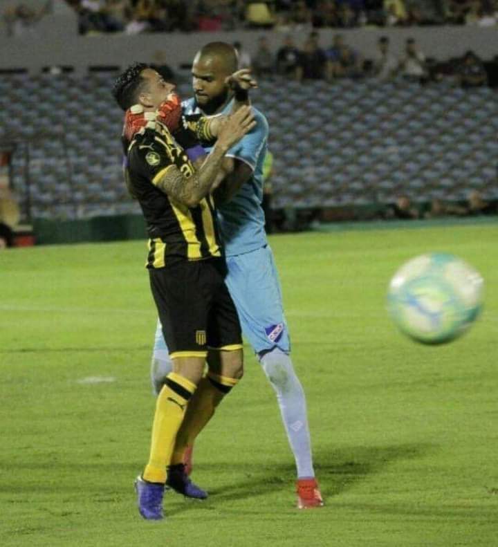 Ponga huevo y vaya al frente.