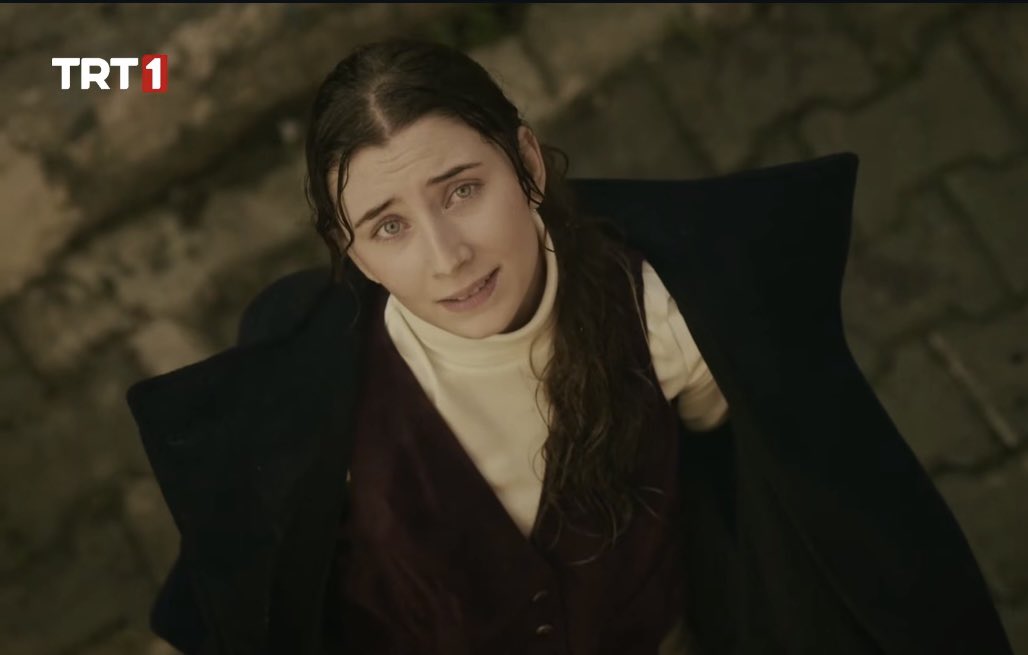 Ay ne güzel cast, gençliğini de Sudem Tiryakigil’e oynatmışlar, pek de güzel olmuş. Bayıldım bu bölümün enerjisine! #tasacakhabudeniz #TasacakBudeniz #DenizBaysal #UlasTunaAstepe #trt #taşacakbudeniz #bernakoraltürk #sudemtiryakigil