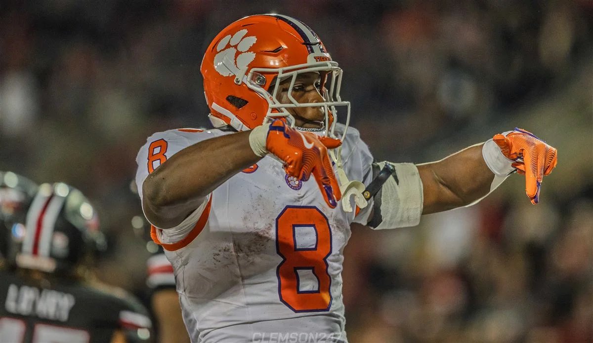 I have decided to re-class from the class of 2028 ➡️ 2027. With that being said I am blessed and very grateful to receive an offer from the University of Clemson!! I would like to thank Coach Swinney and Coach Grisham! Go tigers 🐅 🐅🐅!!! <a href="/dwdanielFB/">D.W. Daniel Football</a> <a href="/Coach_Allred/">Ike Allred</a> <a href="/galloway_tj/">TJ Galloway</a>