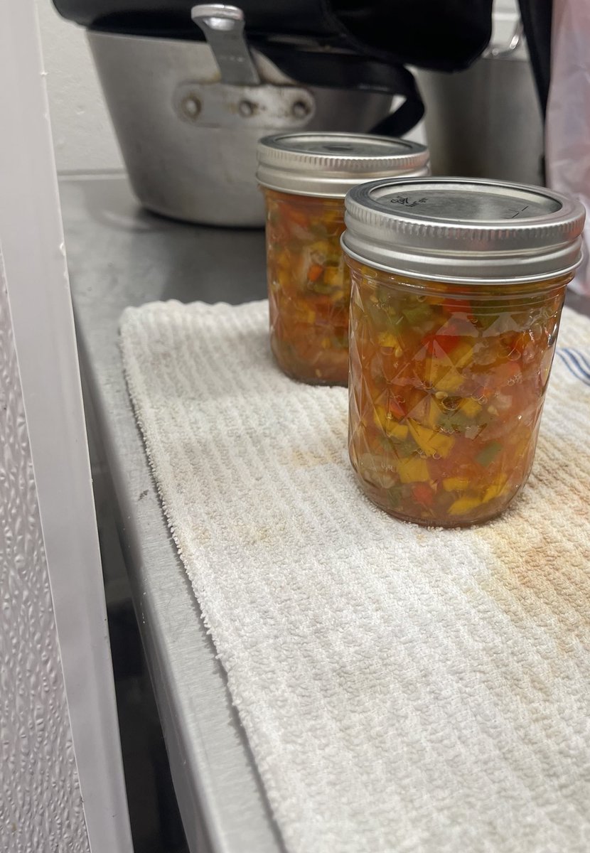 CareerTech_TPSD's tweet image. Culinary Arts students practiced knife skills and canned some delicious Salsa- Thanks to Mrs.Cassandra Hainsworth from MSU Extension Service and her AMAZING canning skills! 👨‍🍳🔪🍅 #culinaryarts #learningfun #cte #tpsd
