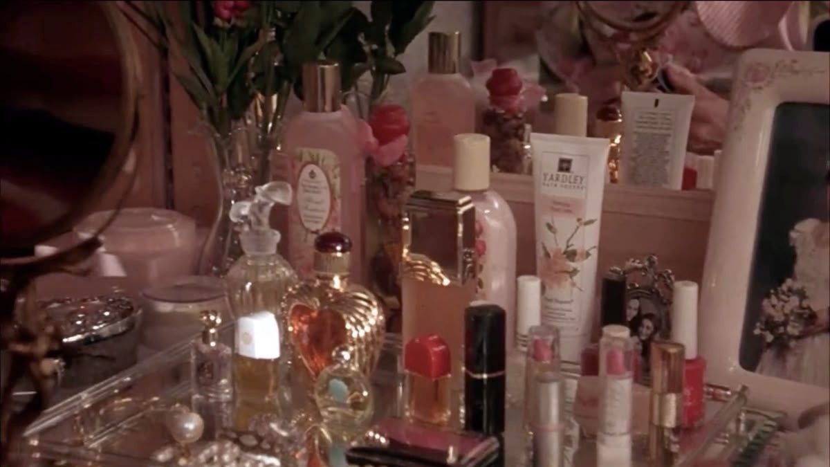 dollbodydoesoul's tweet image. small thread of my fav makeup products &amp;lt;3