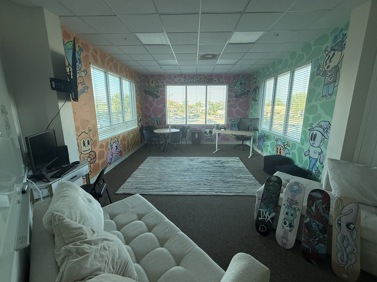 QuirkKnight's tweet image. 💭🔥🫶🏻 spent most of the day decorating and moving stuff into the Quirk Life New and Official HQ

It’s crazy that 3.5 years ago I accidentally stumbled upon this new collection called Quirkies and now not only do I own it… but it is such a huge part of my life… a big passion of…