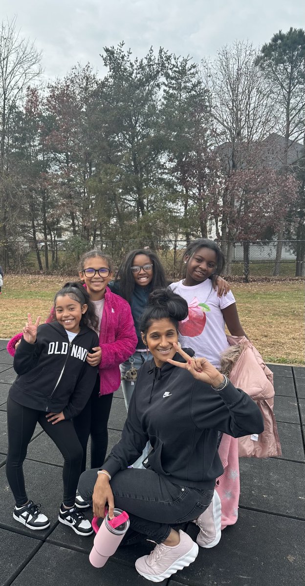 SoniaMatthew2's tweet image. Fresh air, smiles for days and connections. 💛💛💛These are the moments that bring me JOY as a school leader. Happy Friday! 💛☀️🤩 #ProudAssistantPrincipal