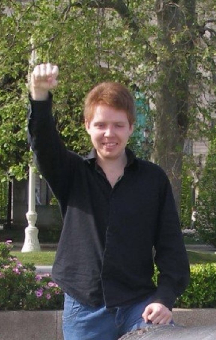 LIBERTAD PARA AITOR BURGOS 
(Al que le jodieron la vida) 👇