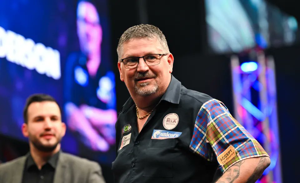 UnicornDarts's tweet image. 🏴󠁧󠁢󠁳󠁣󠁴󠁿🚂 AWESOME ANDO 🏴󠁧󠁢󠁳󠁣󠁴󠁿🚂

Gary Anderson is through to R2 at the Players Championship Finals, sweeping aside Mario Vandenbogaerde 6-2.

A cracking performance - and a victorious debut for his gorgeous new Wraiths 😍

Superb, @GaryAnderson180 👏

#TeamUnicorn #ForEveryPlayer