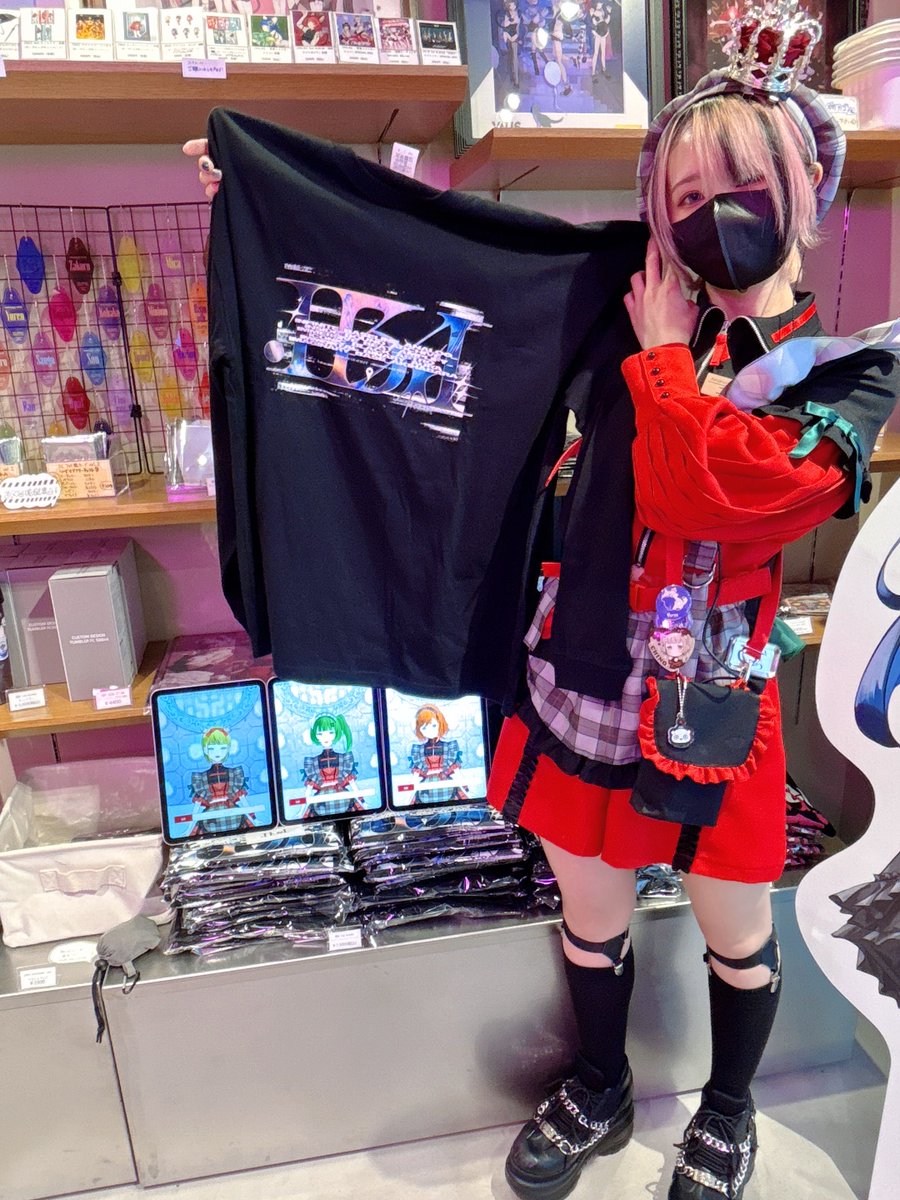 imaginary_base's tweet image. ▽ #IMAGINARY_BASE INFO ▽
本日も元気にオープンしました💎

IBA発のアパレルブランド「.IBA」の第一弾としてグラフィックロングスリーブTシャツが本日より発売開始となります！
サンプルもございますのでぜひ、チェックしてみてください👀…