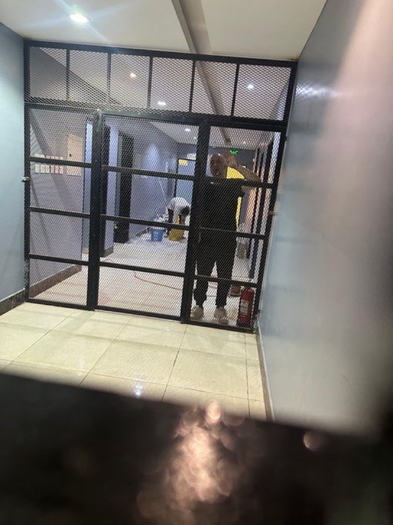 HPhobiaWatch's tweet image. 🚨Lord Miles has been arrested by Saudi Police on the charges of drugs trafficking. He confessed of smuggling drugs from Pakistan. He will be executed at Chop-Chop Square on Sunday

His last twitter location is showing as Saudi Arabia