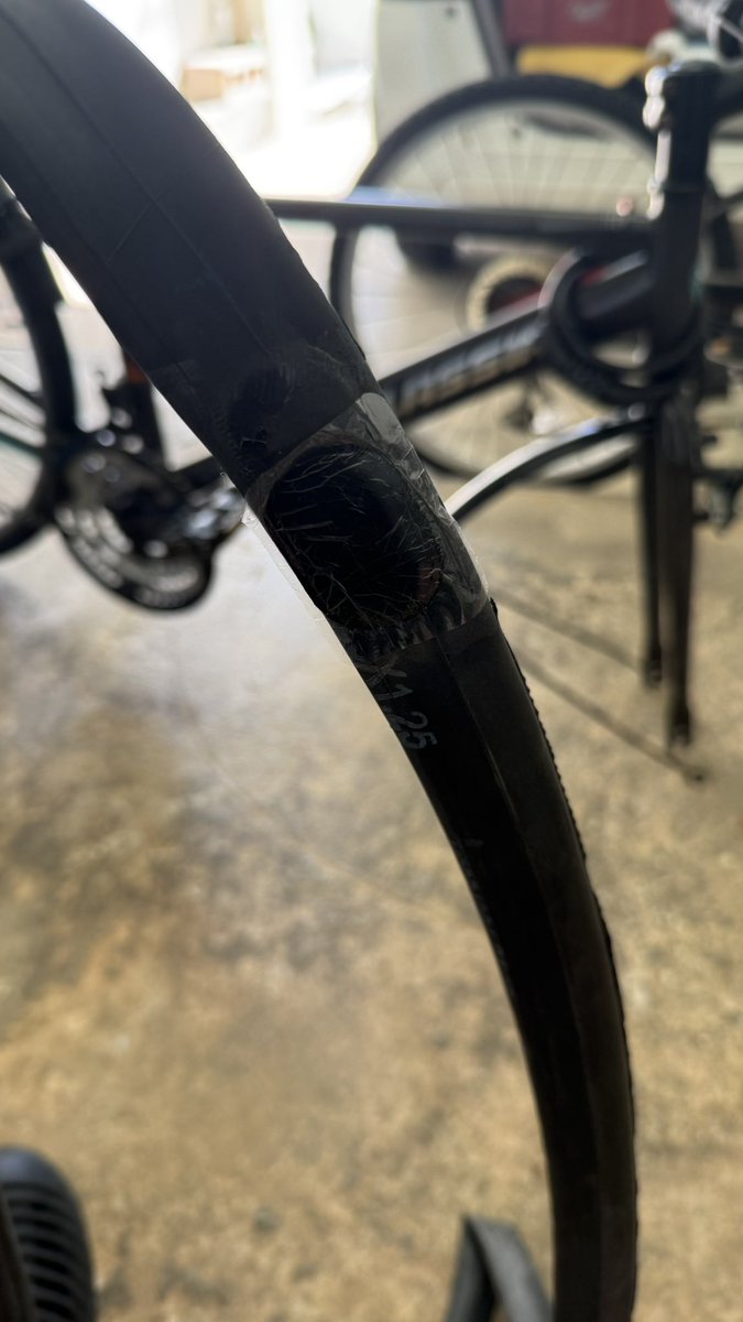 FunkyOkinawa's tweet image. 息子の自転車パンク修理から始まった朝
#パンクさせんな
#腰が痛い
#ネトウヨ安寧