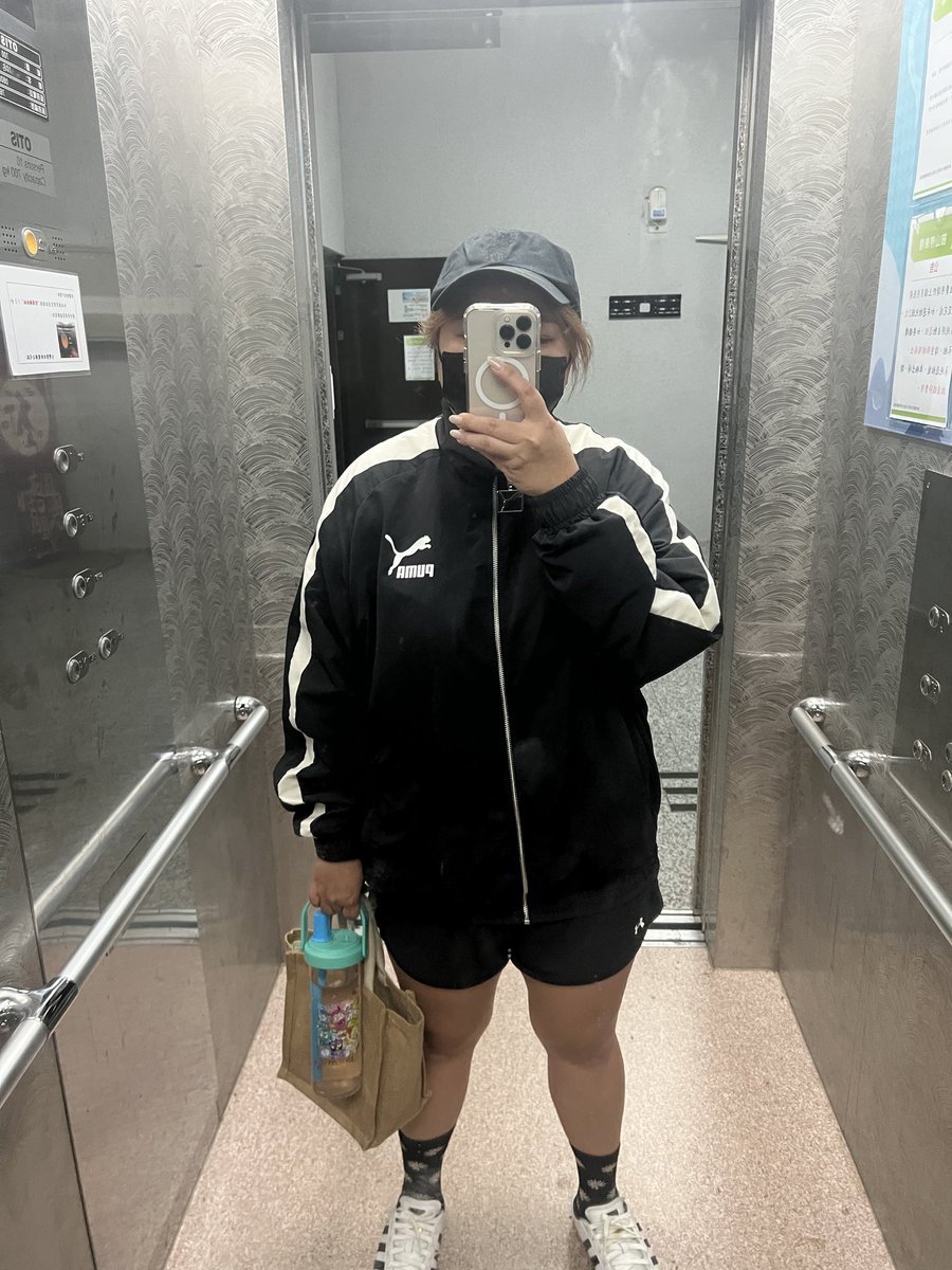 f_u_c_k_A11's tweet image. 沒事不要亂說要找我，最近手要開刀，雖小又A流併發肺炎，還不拿現金安慰我破病的心靈，一天天要約我出去……
是想被傳染嗎🙄