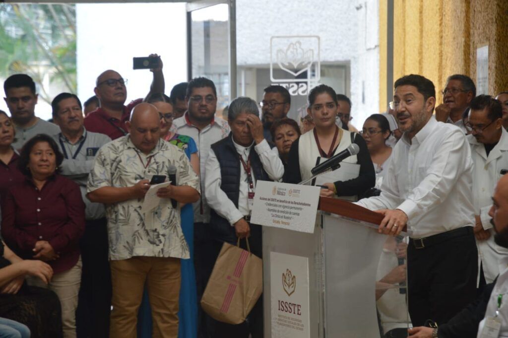 EspejoDelPoder_'s tweet image. Pide Martí Batres trato digno y cercanía con la derechohabiencia en visita a Orizaba espejodelpoder.com/pide-marti-bat… a través de @EspejoDelPoder_ @martibatres @ISSSTE_mx @ISSSTE_Veracruz