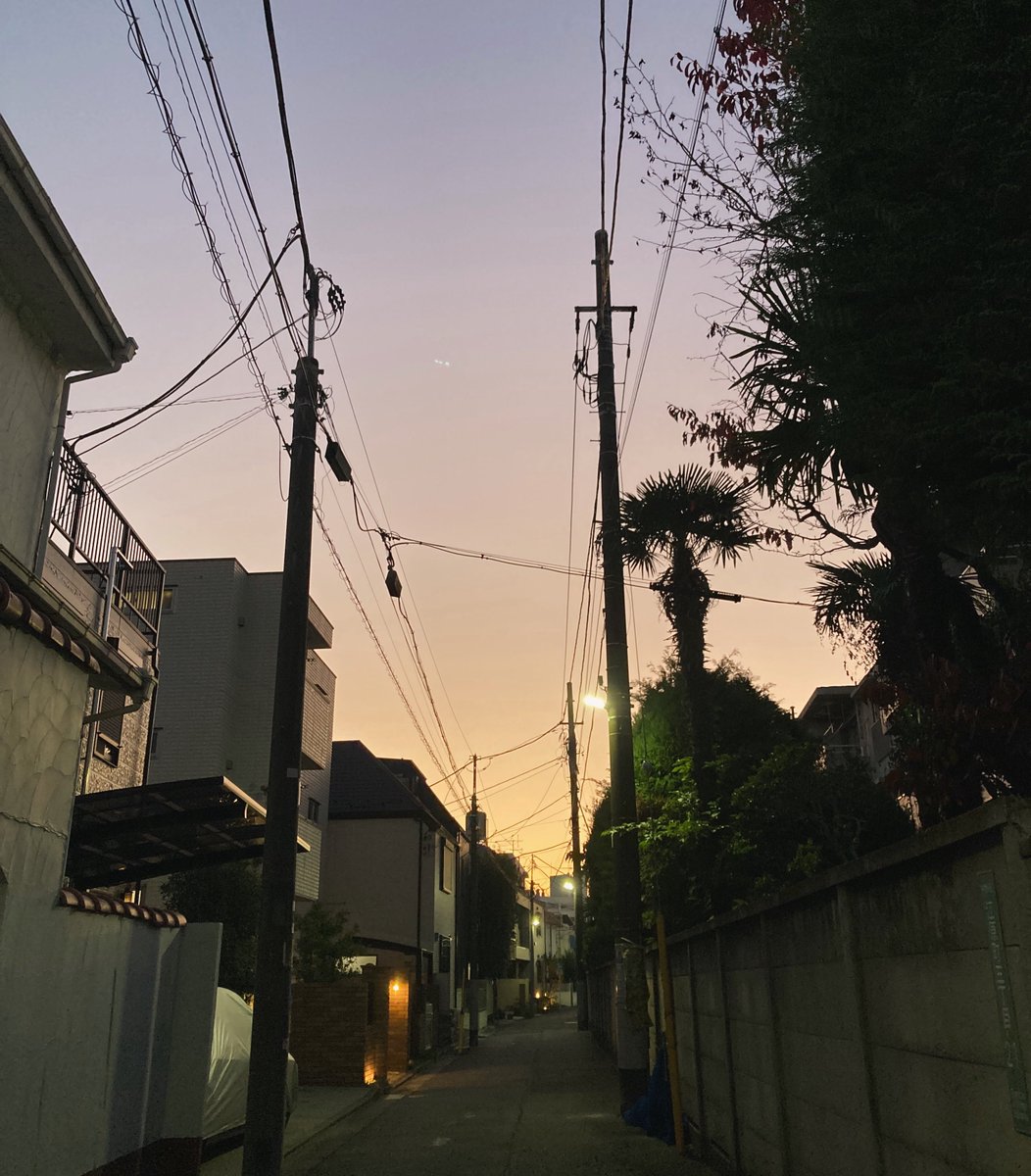 練馬の夕方、金曜分。
#湯へ
#夕方
#夕焼け
#練馬旭丘