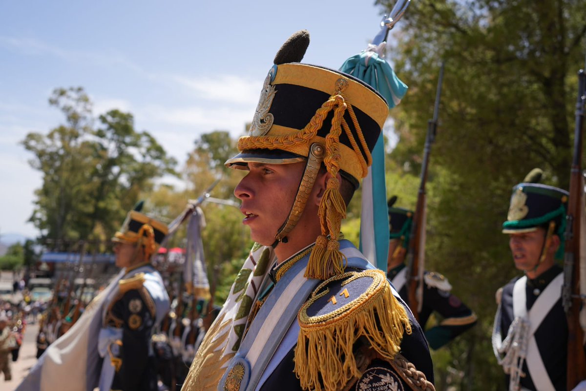 Ejercito_Arg's tweet image. #Mendoza con una formación en el #CerrodelaGloria se presentó la nueva sección &quot;Ejército de los Andes&quot; del @Granaderosarg.