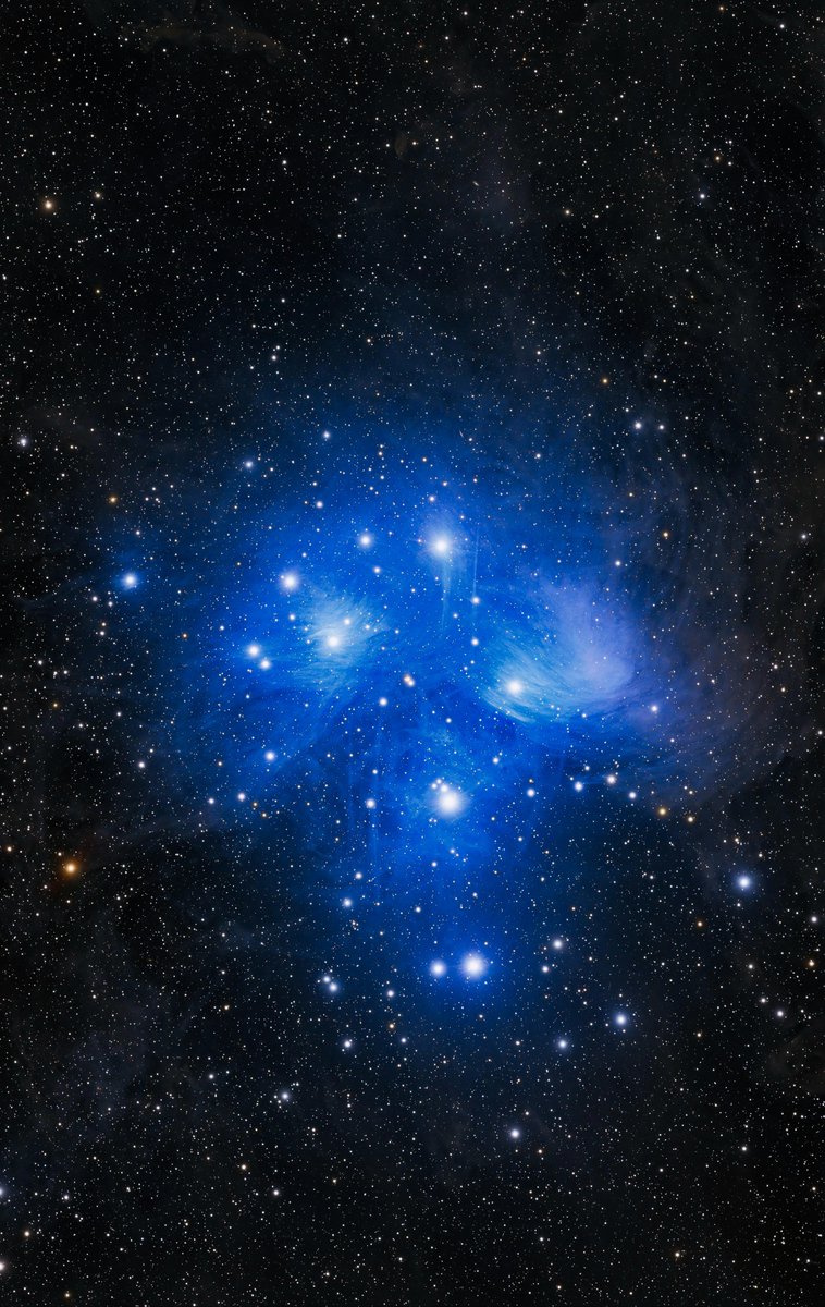 uhd2020's tweet image. The Pleiades Star Cluster with more than 1K stars bound by gravity