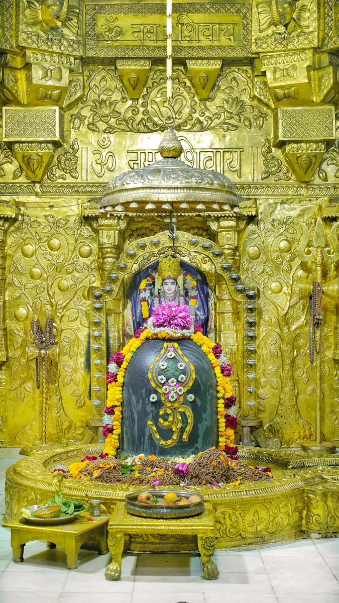Somnath_Temple's tweet image. श्री सोमनाथ महादेव मंदिर,
प्रथम ज्योतिर्लिंग - गुजरात (सौराष्ट्र)
दिनांकः 22 नवम्बर  2025, मार्गशीर्ष शुक्ल द्वितीया - शनिवार
प्रातः श्रृंगार
11256378
#somnath #mahadev #shivji
#bhakti #somnathlivedarshan #somnathtemple