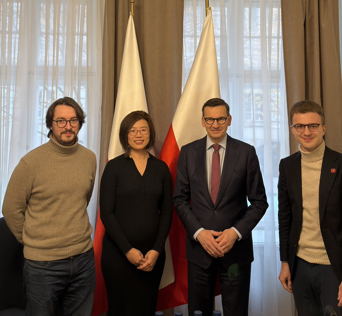 Inspiradora conversación con el ex primer ministro polaco Mateusz Morawiecki sobre el futuro de la IA, el apoyo al ecosi