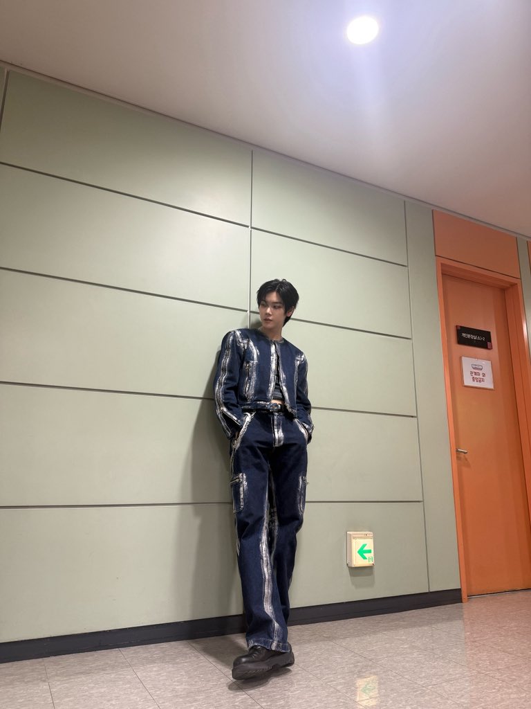 호승송이 찍어준 사진

#장여준 #JANGYEOJUN 
#CLOSEYOUREYES #클로즈유어아이즈 
#클유아 #CYE