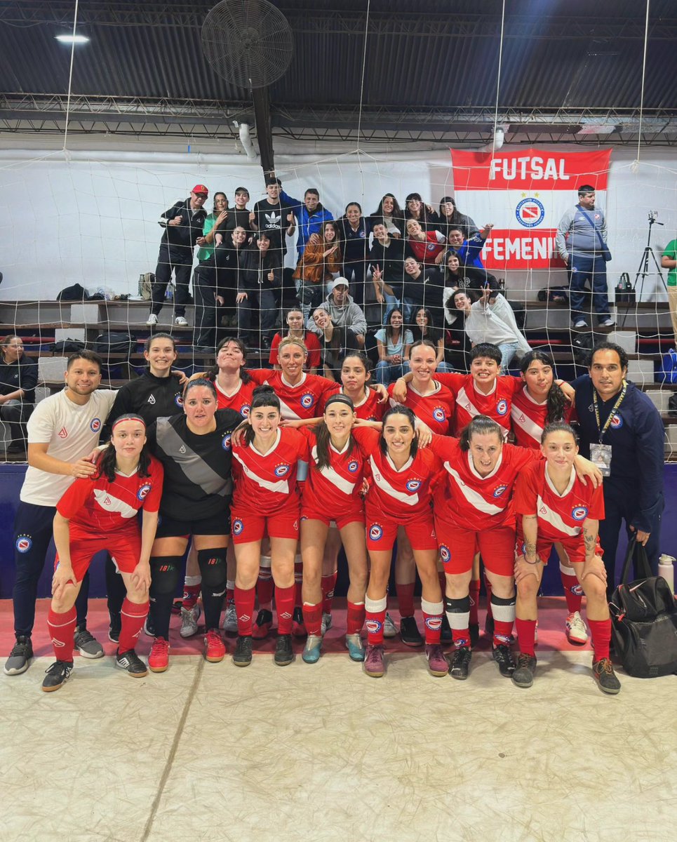 FutsalFemAAAJ's tweet image. #AAAJ 🐞 ¡A CUARTOSSSSSS! 👊

La Reserva de Argentinos volvió a ganar en el @LAAMBACamp y se clasificó a los cuartos de final del Playoff Nassau. 🏆

Las Bichas superaron a José María Bosch en los penales, luego de empatar 2-2 con goles de Torres y González. ⚽️

#VamosTodasUnidas