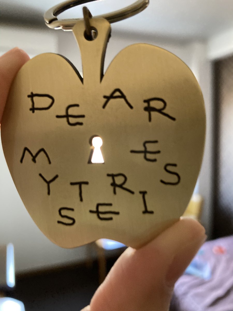 2yasya's tweet photo. これって使い方こうですよね？
だって覗きたくなっちゃうじゃん！

 #TOMOO_DEARMYSTERIES https://t.co/EgxJphuFdQ