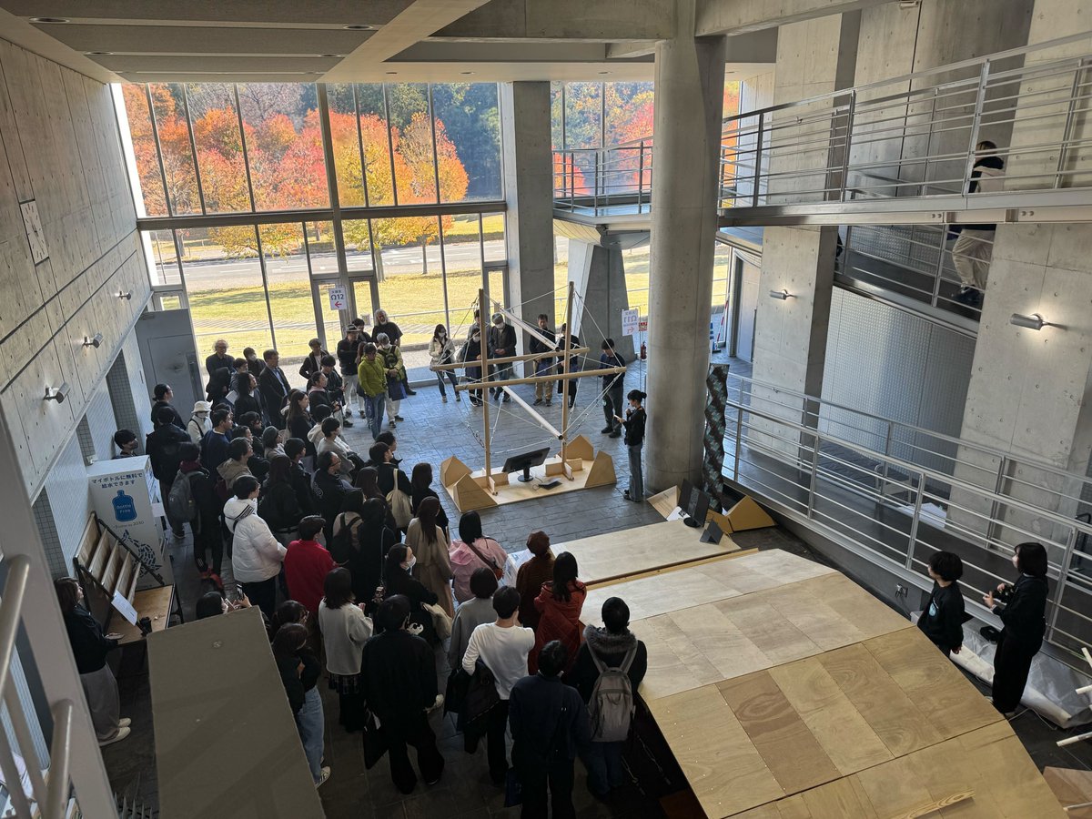 KeioSFC's tweet image. \ 11/22.23はSFC万学博覧会に集合！ /   
学部説明会やツアーに、多くの方がご参加いただいています！
まもなくお昼🥪キッチンカーでお気に入りを見つけて、ピクニックはいかがですか？
詳細と、事前来場登録はこちら↓ expo.sfc.keio.ac.jp/2025/ja/