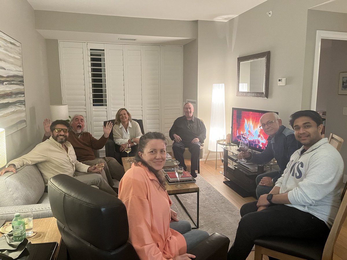 Cate_Chasse's tweet image. Toronto Age of Disclosure party! 

@NewParadigmInst 
@sineadaw 
@ageofdisclosure