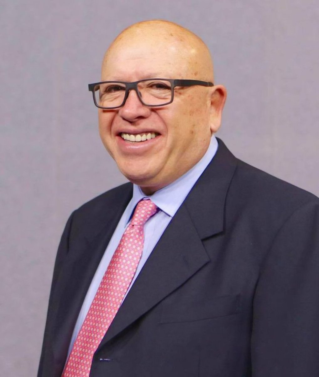 Detienen en #Toluca a Isidro Pastor Medrano, exdirigente del #PRI #Edomex por presunto lavado de dinero, el caso involucra la compra de una propiedad de 40 millones de pesos y depósitos cuyo origen no ha sido acreditado.
Aquí el momento que ingresa al penal de #santiaguito. 👇