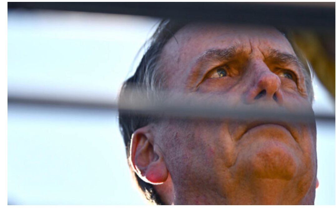 Vcs sabiam que, considerando-se que o Bolsonaro dê um soluço a cada segundo,  se ele der um soluço para cada pessoa que morreu de Covid na pandemia, ele precisará de 22 anos soluçando dia e noite para completar essa tarefa?