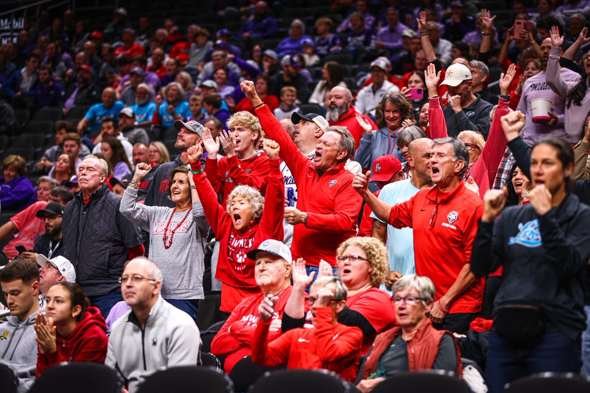 UNMLoboMBB's tweet image. What a win 🔥 

#GoLobos