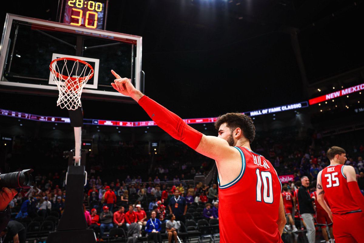 UNMLoboMBB's tweet image. What a win 🔥 

#GoLobos