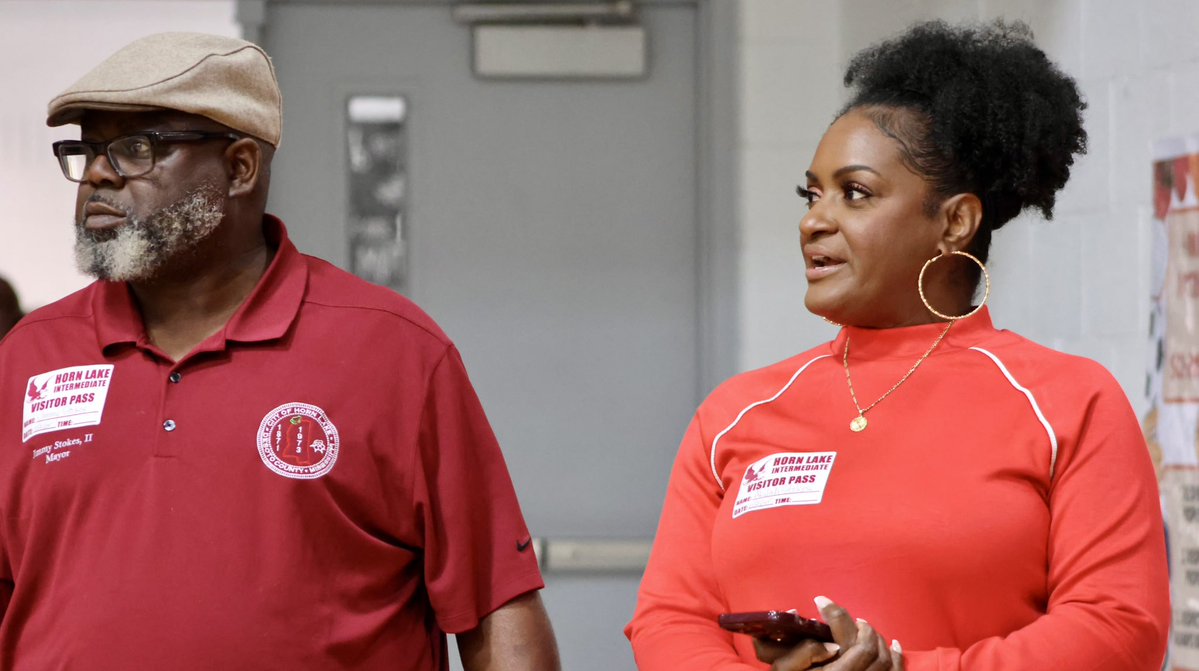 DCSeNews's tweet image. Horn Lake Intermediate, your dedication is impressive; you excel in both work and play. The Turkey Tournament is a testament to community involvement, featuring HLIS 5th graders, school staff, Horn Lake Mayor Jimmy Stokes, and the Sheriff&apos;s Department. #TeamDCS #BeTheStandard