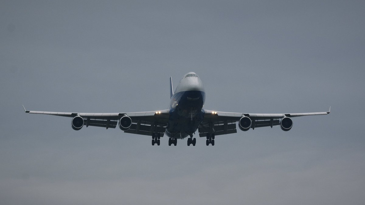 techroach98's tweet image. A @silkwaywest cargo 747 from Athens, Greece arriving in Huntsville @FlyHSV