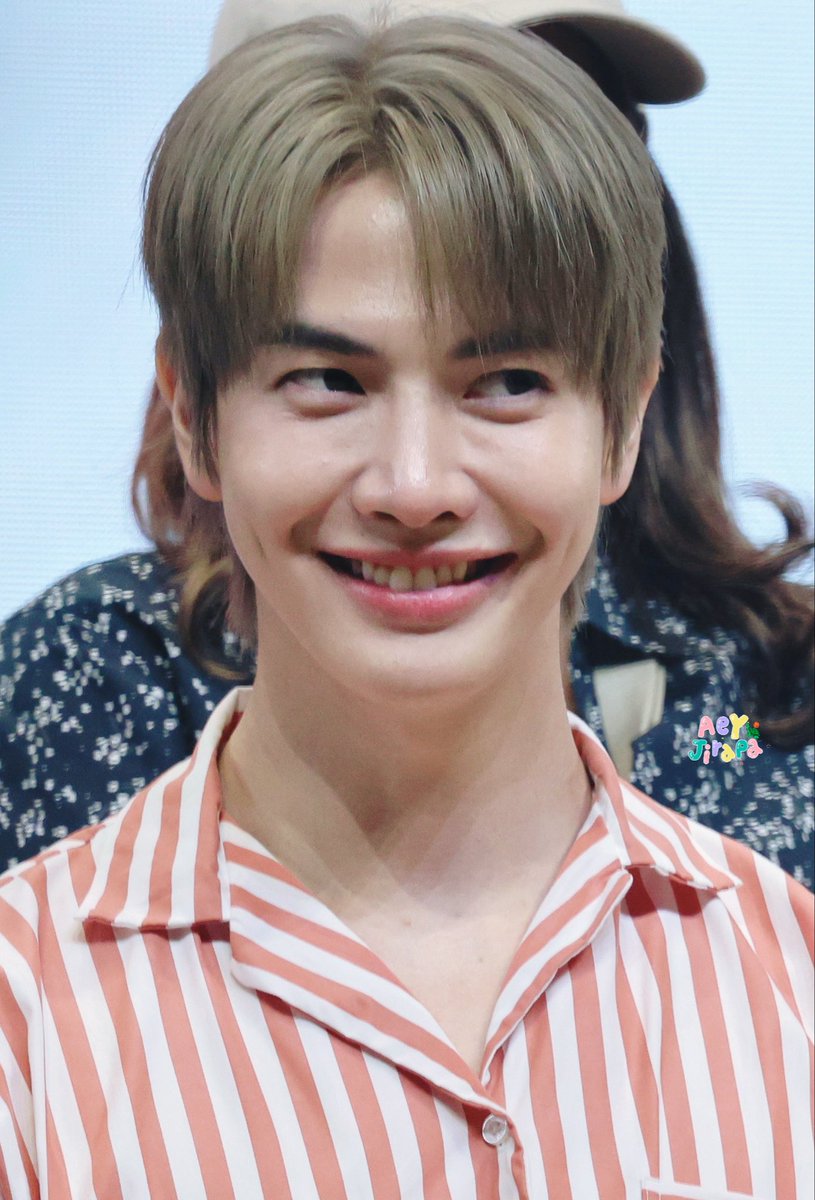 SelfieAey's tweet image. ยิ้มธุรกิจ

#แม็กกี้บาส #maxkybas 
#MaxkyBas1stFM