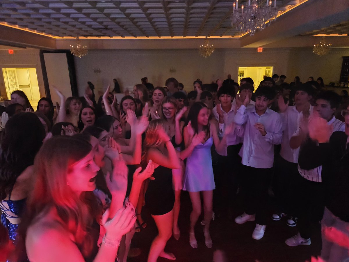 DrWhalen3's tweet photo. #SeekonkHS #SeniorSupper https://t.co/cTDE8mkjEv