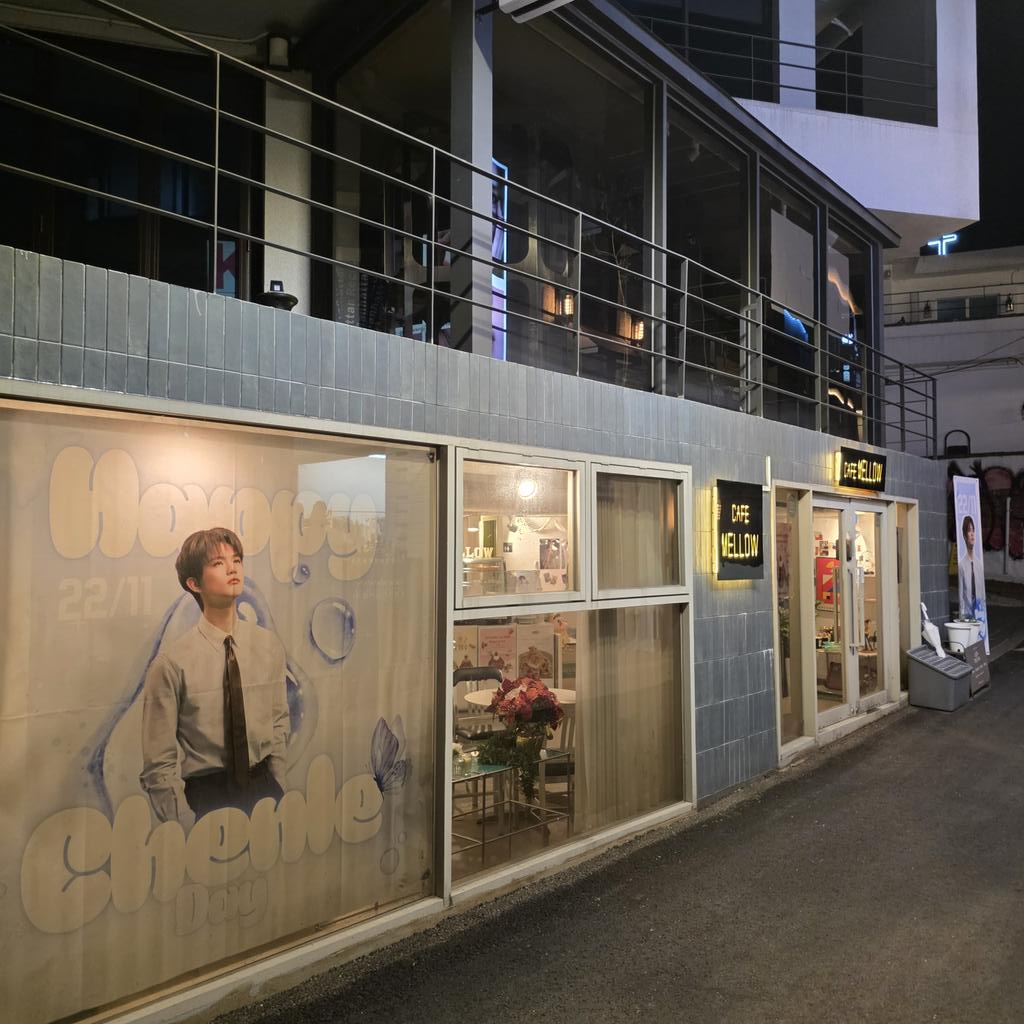 mellow_cafe_'s tweet photo. 홍대멜로우 #천러 생일카페! 팬분들에 요청으로 23일 까지 하루 연장 진행합니다!
22일(토) 12~22시
23일(일) 12~18시
#러러_생일파티에_놀러와
#WELCOME_TO_CHENLE_BDAY
#CHENLE #钟辰乐 #종천러 #ZHONGCHENLE #러러 #엔시티 #엔시티드림 #엔시티유 #NCT #NCTDREAM #NCTU #천러생일 #엔드림 https://t.co/phPbm6iAKk