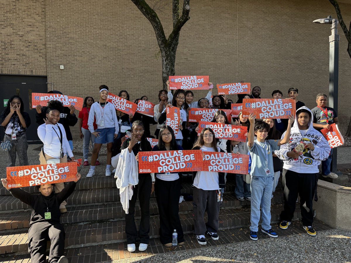 Byrd_Middle's tweet image. 🎓🐾 Our 7th graders visited Cedar Valley Community College today!

A great experience that builds the College part of CCMR—showing Panthers that their future starts now. ❤️💙

#CCMR #CollegeReady #PantherPride #CedarValleyCollege