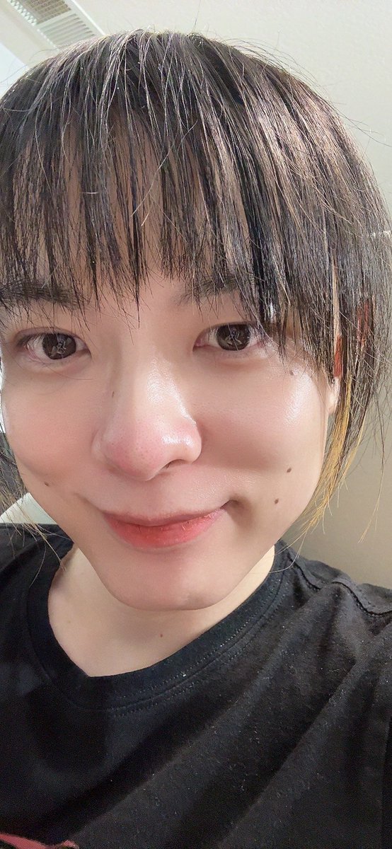 不好意思，有一点鼻毛。。