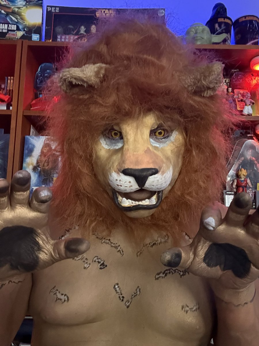 goldeneye545's tweet photo. had a awesome time creating Simba from the Lion King. This one came out exceptionally well.
He came to life thanks to @NorthFurFX awesome lion prosthetic muzzle. Hope you enjoy! #lionking #lion #bodypaint #simba #lionmakeup #cosplay #bodypainter #cosplayer #makeup #northfurfx https://t.co/HVGZWK9xSn