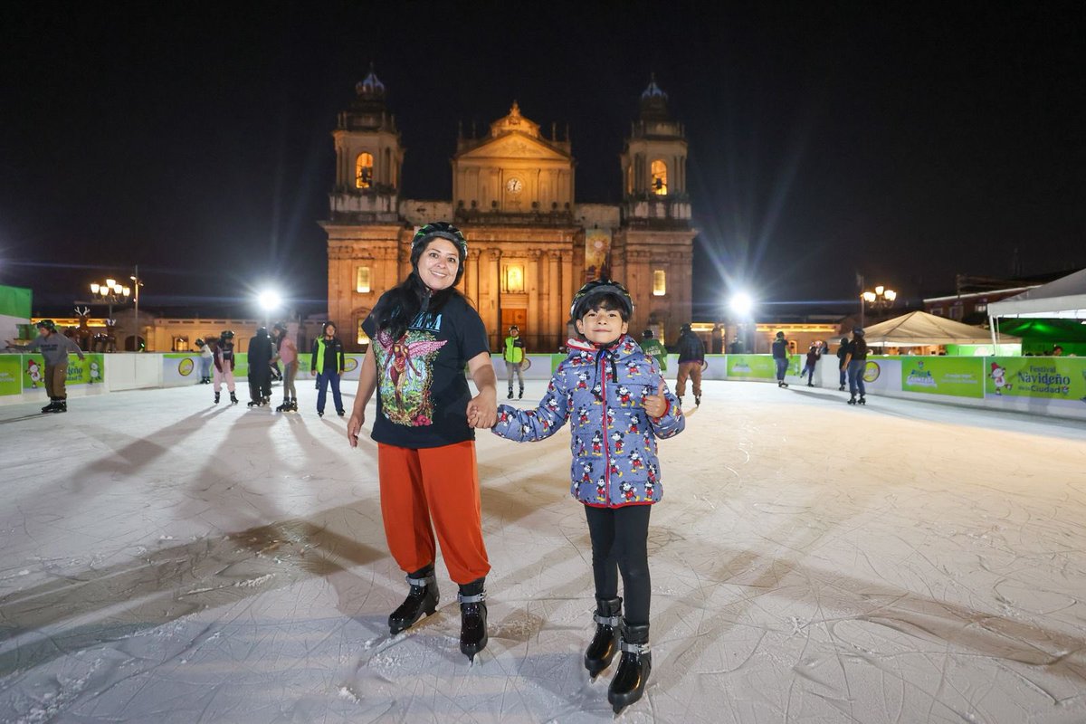 La Navidad llegó a nuestra ciudad y la celebramos con el inicio del Festival Navideño MuniGuate, un lugar preparado para compartir en familia y vivir la magia de esta época tan especial.

Aquí encontrará diversión para todas las edades, desde la pista de hielo, el tobogán gigante