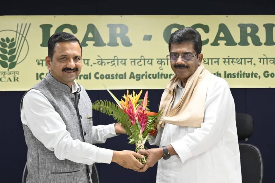 ShetSadanand's tweet image. Felicitated the team of ICCAR CCARI at the Dr M S Swaminathan Conference Hall in Old Goa for winning the National Water Award 2024. The institute received the award from the Hon President of India in New Delhi on 18 November 2025. It was a proud moment to acknowledge their…