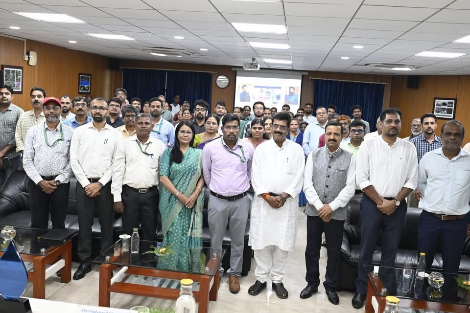 ShetSadanand's tweet image. Felicitated the team of ICCAR CCARI at the Dr M S Swaminathan Conference Hall in Old Goa for winning the National Water Award 2024. The institute received the award from the Hon President of India in New Delhi on 18 November 2025. It was a proud moment to acknowledge their…