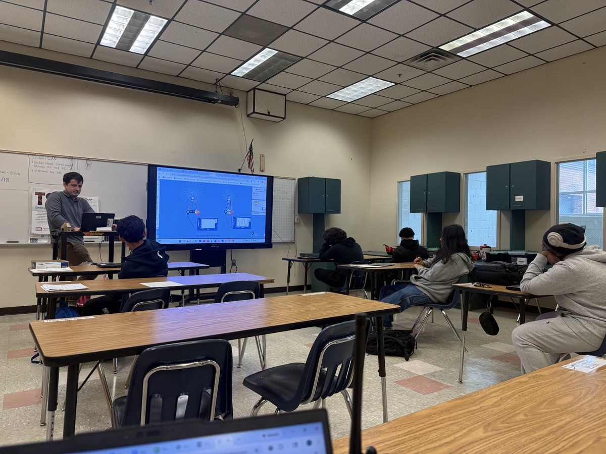 ACEHSprincipal's tweet image. Learned about AC and DC circuits in Energy at ACE@HS for their upcoming power grid project. @MacBeaton2 @HenricoCTE