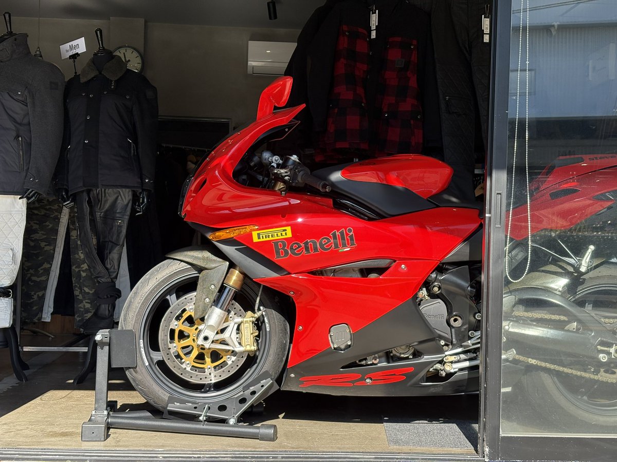 MaxFritz_tosu's tweet image. んでバイク屋さんが代わりに持って来たのがコレ（笑）
Benelli Tornado Tre RS！
コイツぁレアだせ！