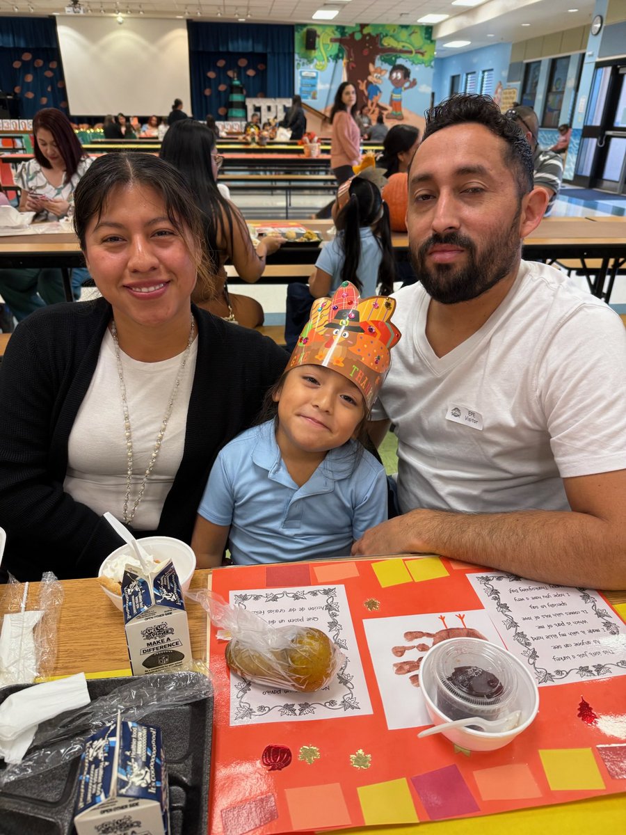 EPEBobcats's tweet photo. What a great time had by all during our Annual Thanksgiving Feast! ⁦@collierschools⁩ https://t.co/gLxvTWNTjT