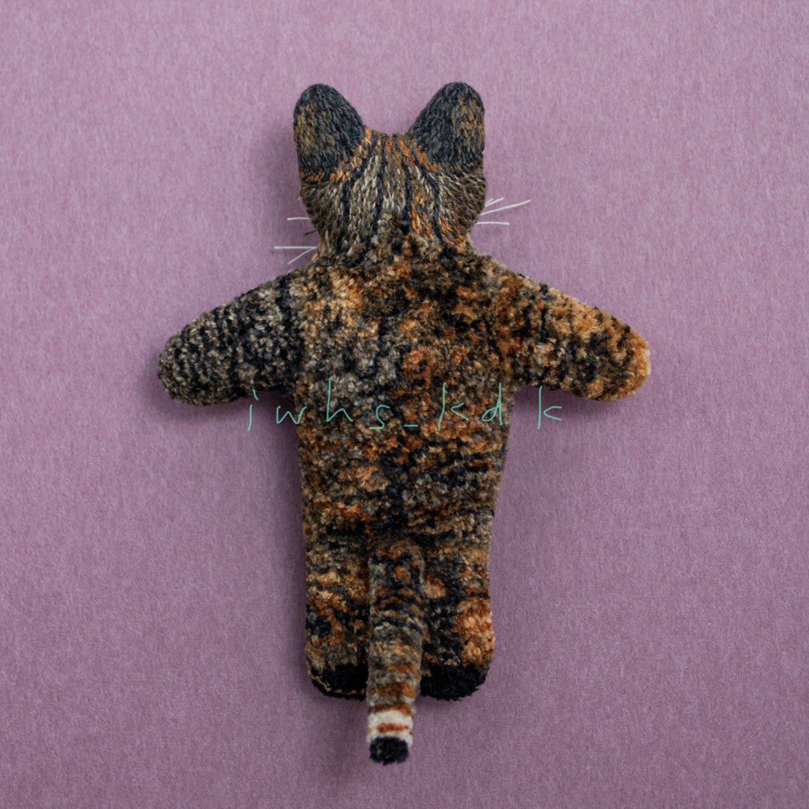 iwhs_kdk's tweet photo. 9月〜10月は、刺繍猫のオーダー制作を進めていました。いただいたお写真をもとに、一針ずつかたちにしていき、先日無事にお渡しすることができました😊✨

制作の過程はInstagramのストーリーズで少しずつ紹介していきます。

Instagramには今まで作った猫たちもたくさんいますのでぜひどうぞ😸 https://t.co/3fpiBdjlQq