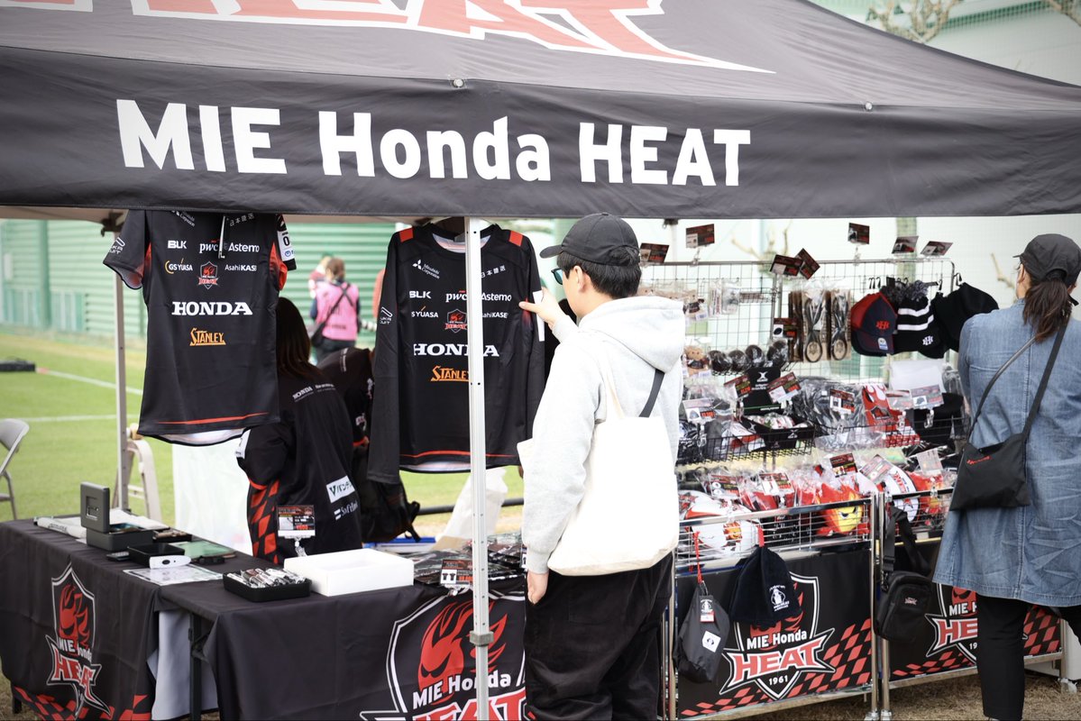 キックオフ1時間前🦵
本日は公式発表前のNewグッズを会場限定で先行販売しております🔥

ぜひグッズ販売ブースにもお立ち寄りください☺️