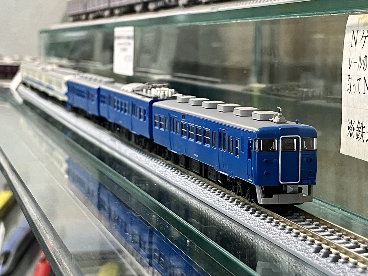 MSK_models's tweet image. モデルショップ マルーン、本日も19:30まで営業しております！

ショーケースひな壇ではあいの風とやま鉄道413系2種を展示中！
また、製品にはAM02編成引退ラストランツアー運行時に掲出されたヘッドマークとサボがシールに収録されています。