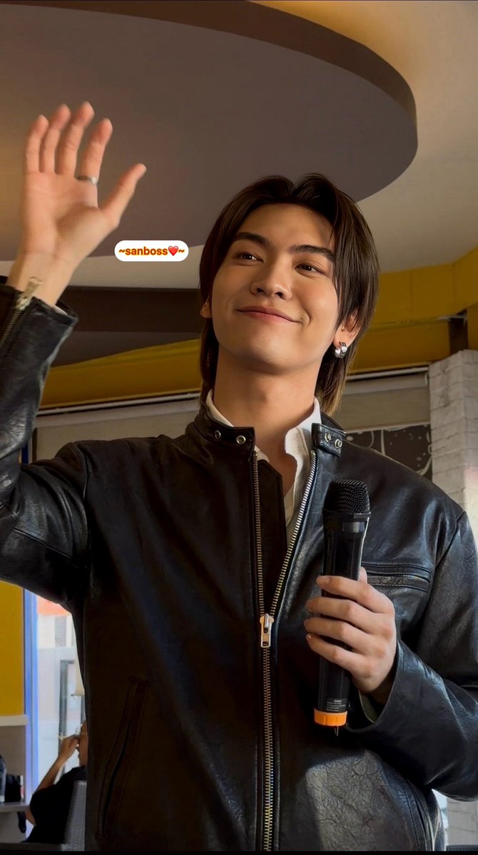 sanshawtyboss's tweet image. Boss is in a such a good and flirty mood today. I love his smile so much; it is so happy to see him and am looking forward to our day together ❤️ 

#BossHeritageVibebyHNL

#ShawtyBoss #BOSSCKM #BossChaikamon