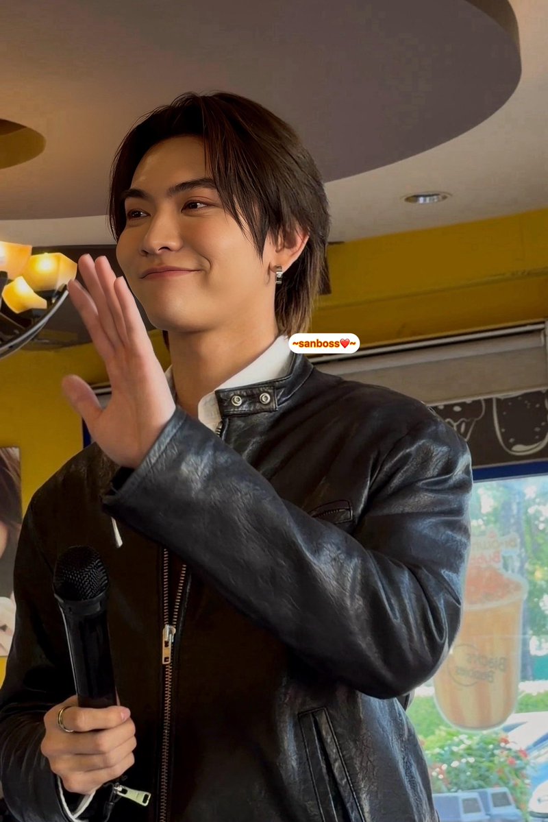 sanshawtyboss's tweet image. Boss is in a such a good and flirty mood today. I love his smile so much; it is so happy to see him and am looking forward to our day together ❤️ 

#BossHeritageVibebyHNL

#ShawtyBoss #BOSSCKM #BossChaikamon