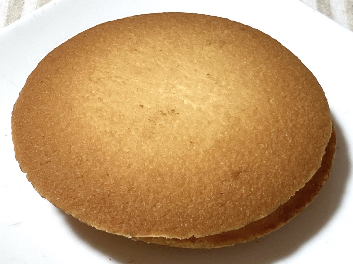 ヤマザキ 生キャラメルクッキーサンド。クッキーはマーガリンの風味が