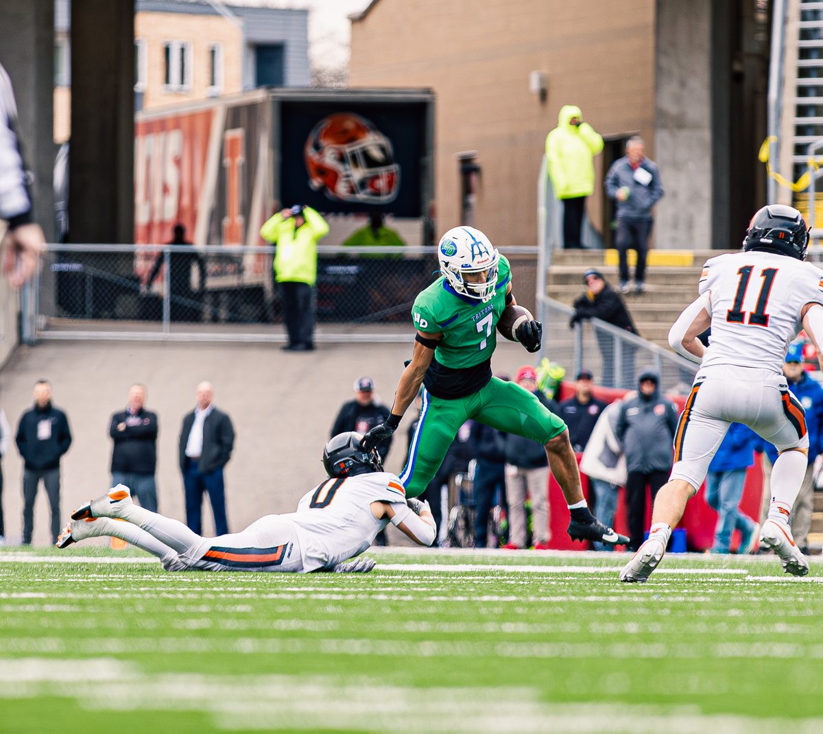 wiaawistate's tweet image. 🚨 STATE RECORD 🚨 

Notre Dame's Kingston Allen shatters the D2 State Record for Most Carries in a Championship Game with an impressive 43 carries in their matchup against West De Pere. 🔥🏈 #wiaafb #StateRecord